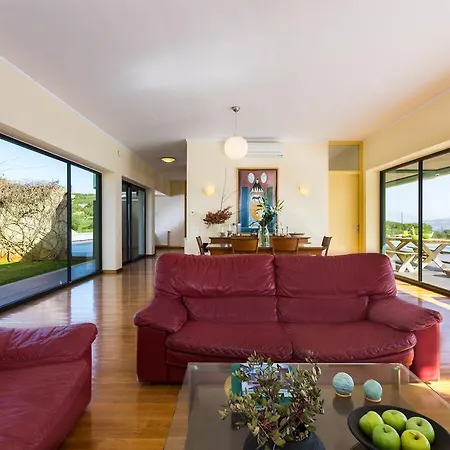 Oikia Villa *